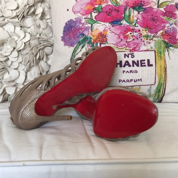 Gold Christian Louboutin heel - Picture 2 of 3